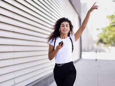 Быстрая прогулка вместо сидения: всего десять минут в день имеют значение