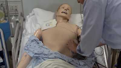 Охлаждение, которое может спасти жизнь, редко используется при остановке сердца в больнице