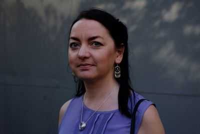 Улыбки и выбор слов показывают, какой тип сексизма проявляют мужчины